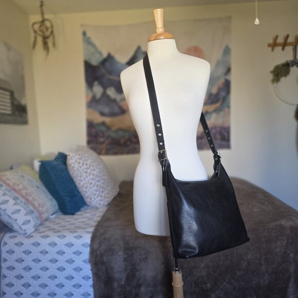 COACH Vintage Legacy Hobo Black Leather Shoulder Bag Authenticated 9148 - Picture 2 of 16